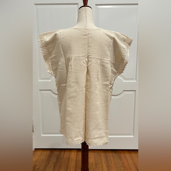 Paloma Embroidered Mexican Blous, With Hand Loom fabric and silk Embroidered. - Picture 8 of 8